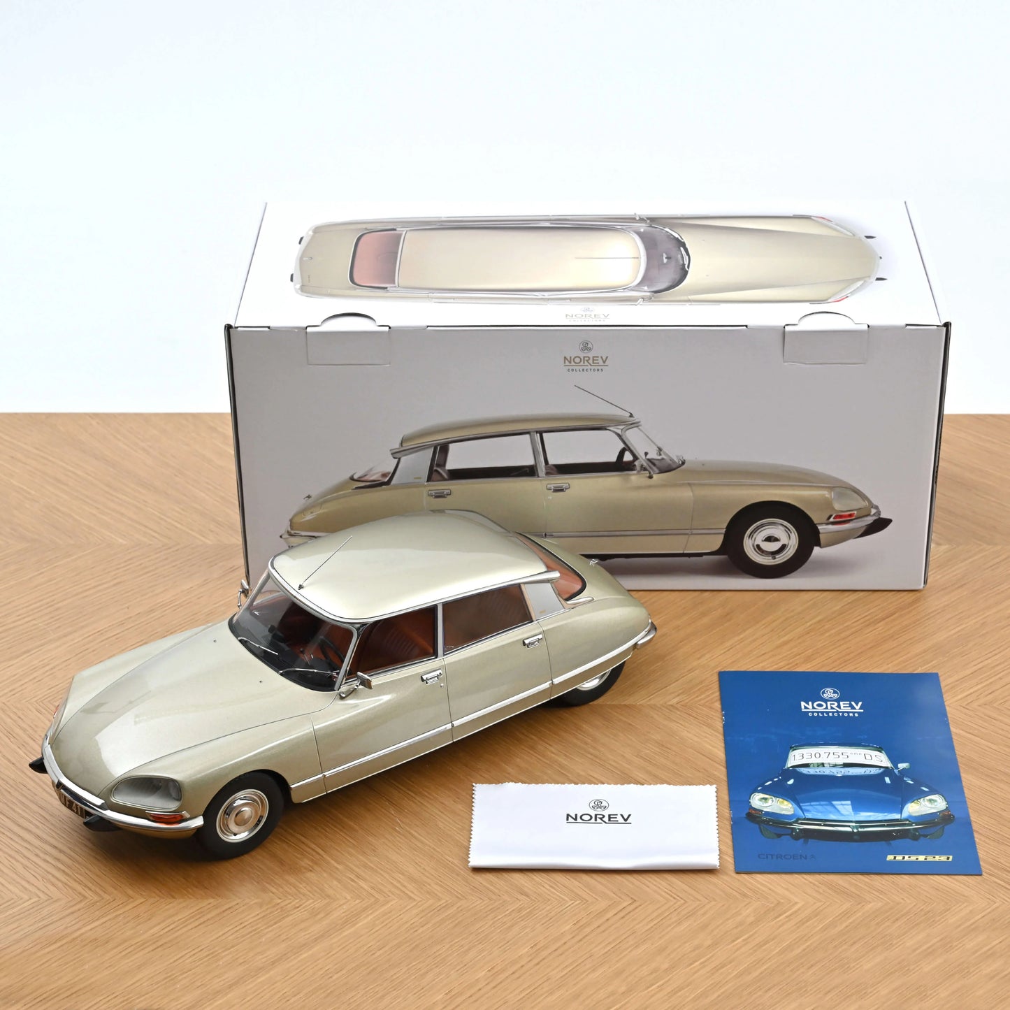 Citroën DS 23 Pallas 1973 – Beige Tholonnet | 1:12 Scale Model by Norev