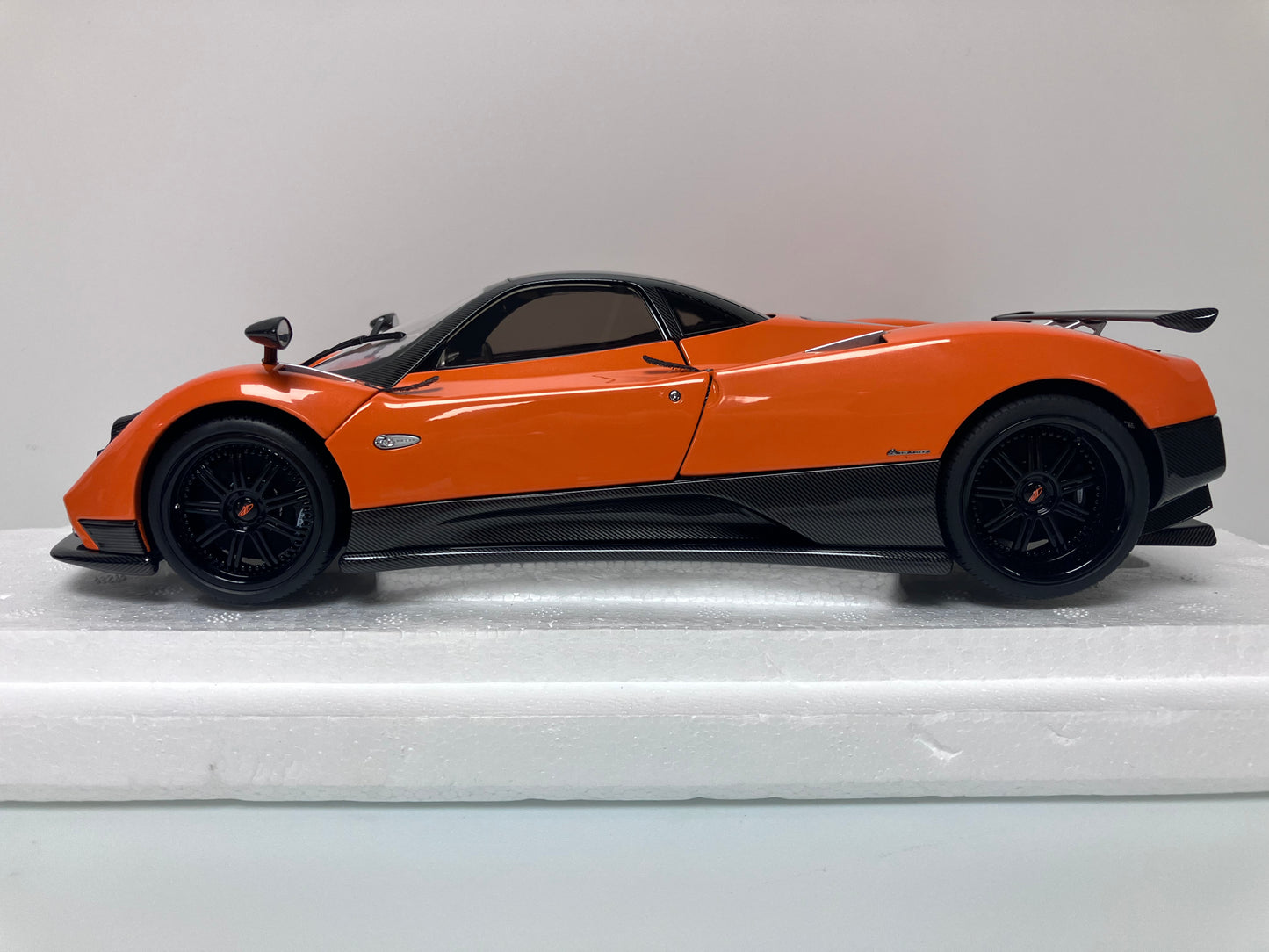 Pagani Zonda F Arancio St. Tropez 1/18 Almost Real