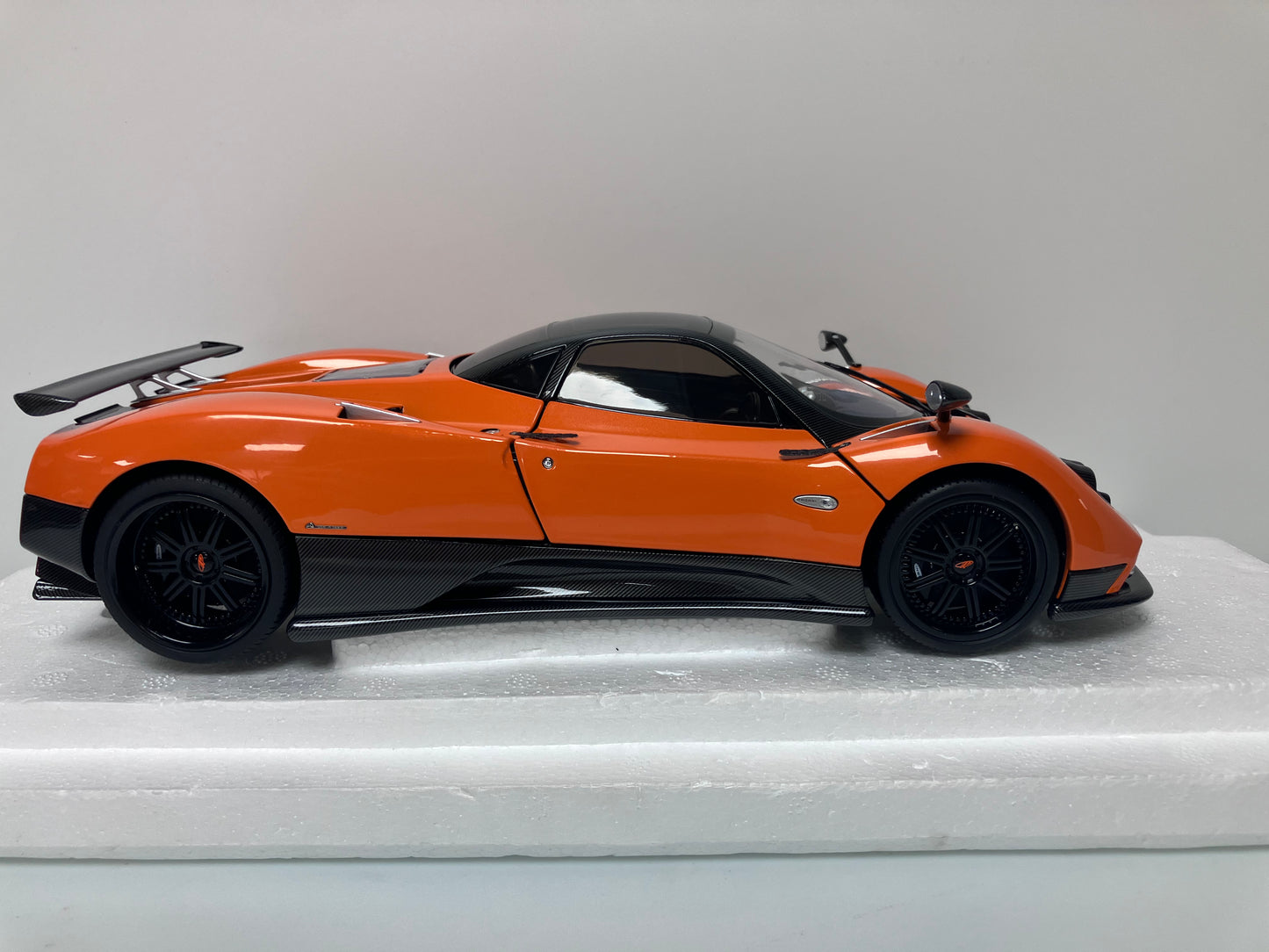 Pagani Zonda F Arancio St. Tropez 1/18 Almost Real