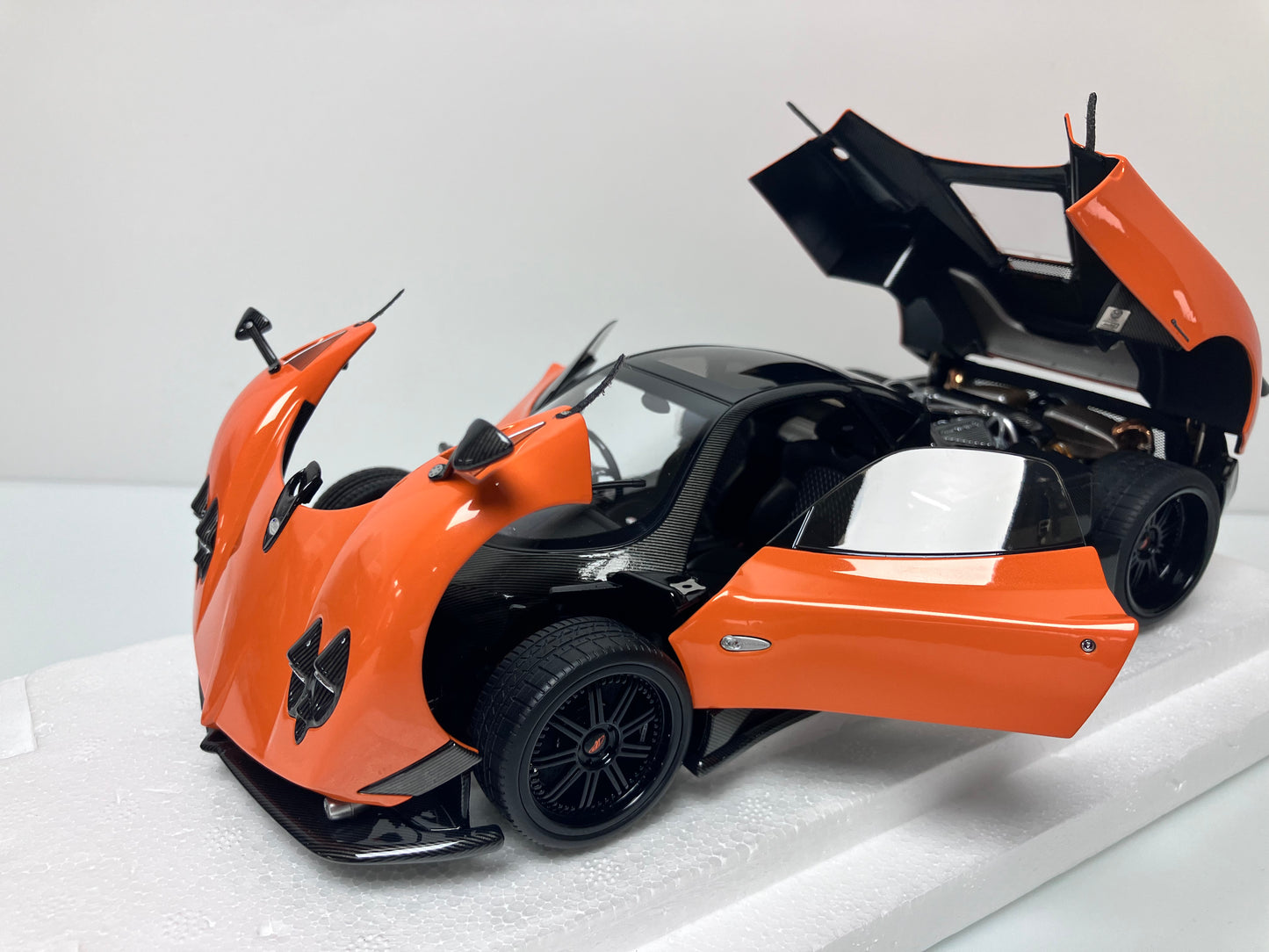 Pagani Zonda F Arancio St. Tropez 1/18 Almost Real