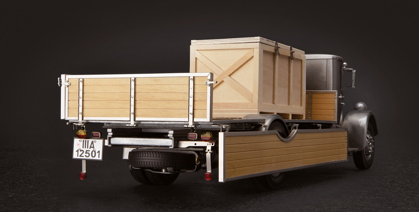 Mercedes-Benz LO 2750 Truck Clear-Finish Version, 1933-1936 1/18 CMC